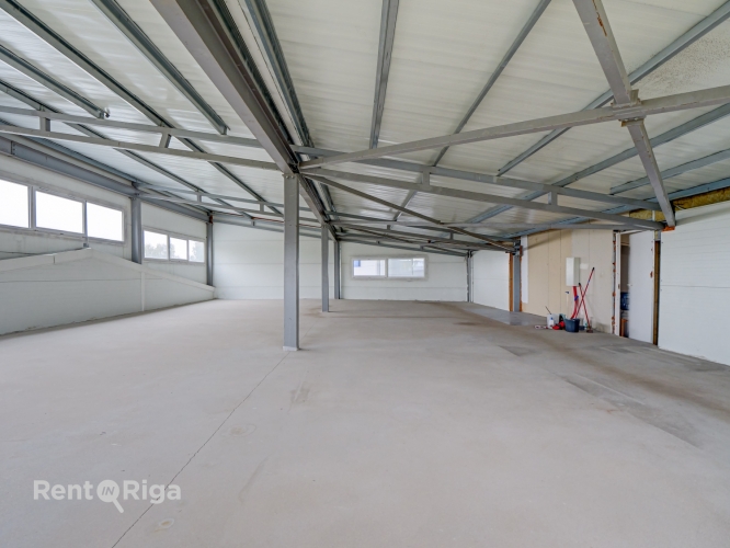 Sludinājumi. Ražošanas telpas Pļavniekos bez apkures. Nomas maksa norādīta par telpām to esošajā stāvoklī.  Cena: 413 EUR/mēn Foto #2