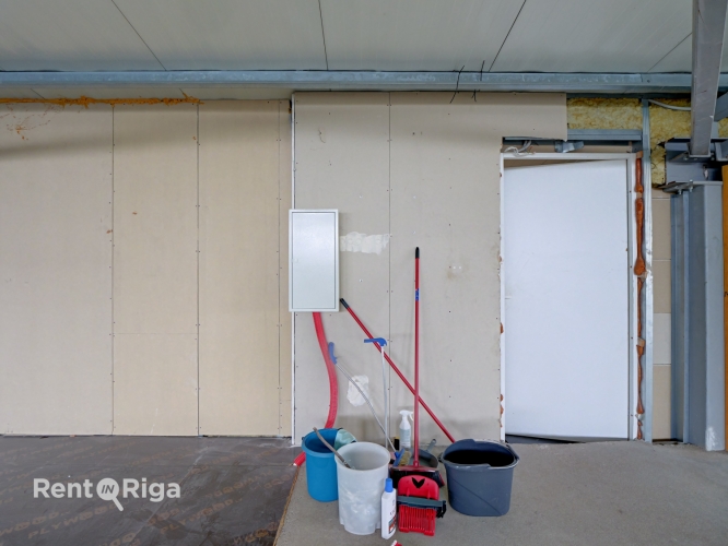 Sludinājumi. Ražošanas telpas Pļavniekos bez apkures. Nomas maksa norādīta par telpām to esošajā stāvoklī.  Cena: 413 EUR/mēn Foto #6