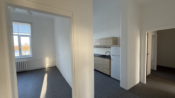 Sludinājumi. Izīrē 3 istabu dzīvokli ar skatu uz Vecrīgu un Daugavu  Bauskas iela 134a.  Pieejams ilgtermiņā un Cena: 495 EUR/mēn Foto #3