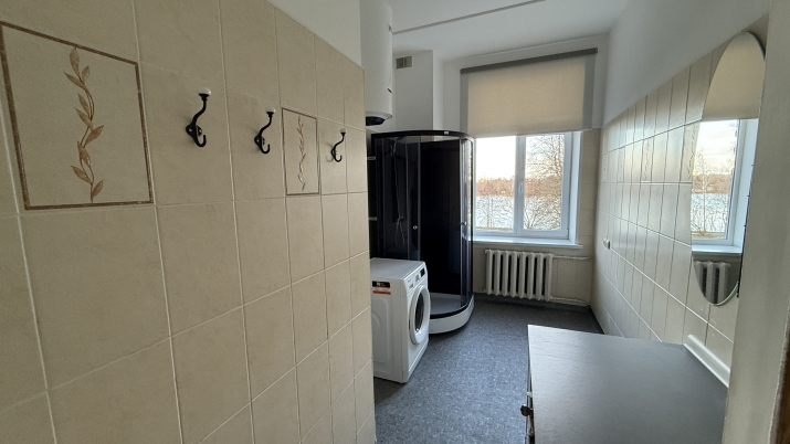 Sludinājumi. Izīrē 3 istabu dzīvokli ar skatu uz Vecrīgu un Daugavu  Bauskas iela 134a.  Pieejams ilgtermiņā un Cena: 495 EUR/mēn Foto #4