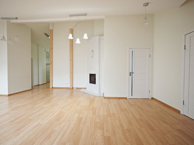 Объявление. Продаётся элегантная и просторная 4-комнатная квартира в центре Риги. В отреставрированном здании, Цена: 269500 EUR Foto #7