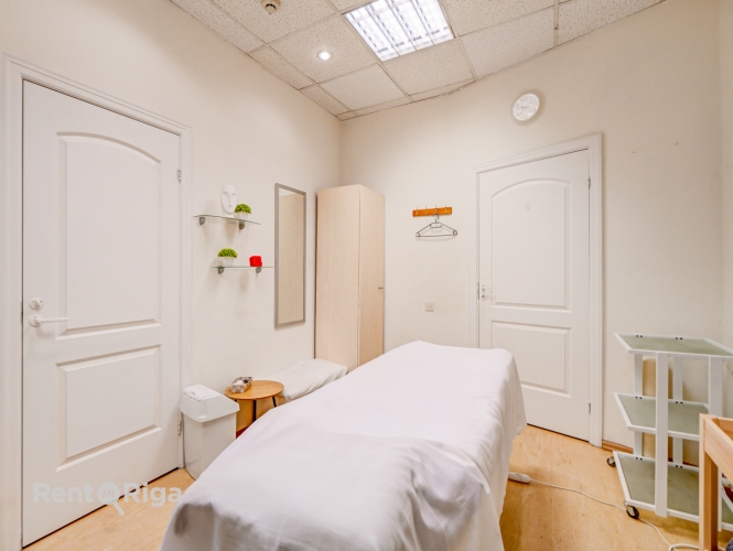 Объявление. Коммерческие помещения на первом этаже  идеально подходят для салона или сферы услуг  Предлагаются Цена: 1000 EUR/мес. Foto #9