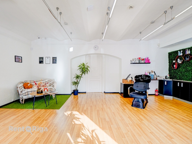 Объявление. Коммерческие помещения на первом этаже  идеально подходят для салона или сферы услуг  Предлагаются Цена: 1000 EUR/мес. Foto #7