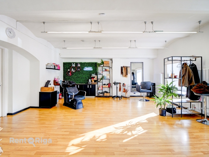 Объявление. Коммерческие помещения на первом этаже  идеально подходят для салона или сферы услуг  Предлагаются Цена: 1000 EUR/мес. Foto #6