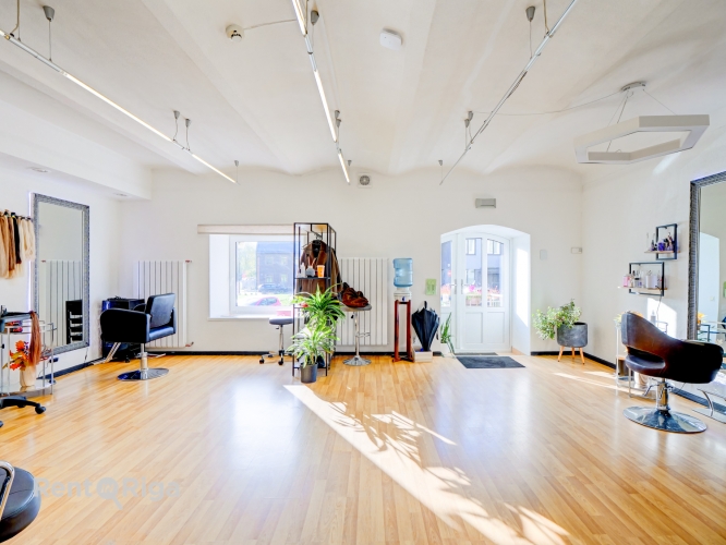 Объявление. Коммерческие помещения на первом этаже  идеально подходят для салона или сферы услуг  Предлагаются Цена: 1000 EUR/мес. Foto #3