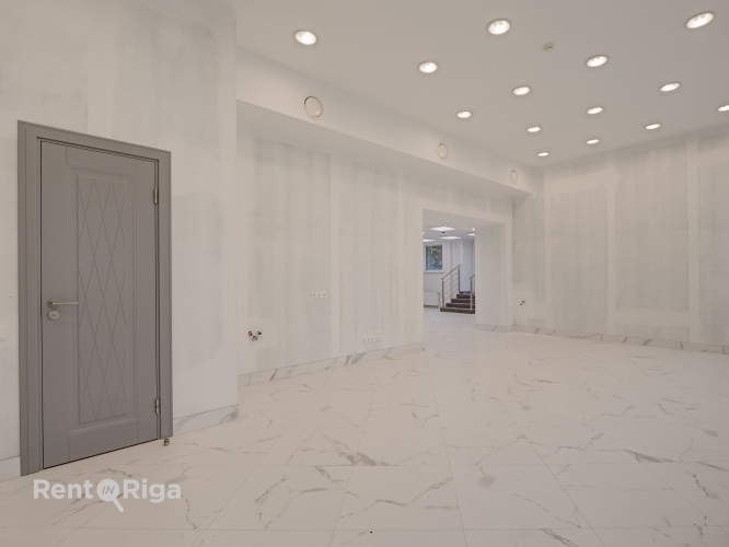 Sludinājumi. Jaunas, plašas un modernas telpas Klusajā centrā  Piedāvājam nomai mūsdienīgas un stilīgas Cena: 1002 EUR/mēn Foto #7