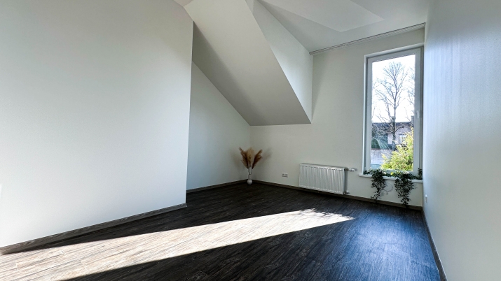 Sludinājumi. Izzīrē 4 istabu dzīvokli otrajā stāvā privātmājā tuvajā Pārdaugavā ar bezmaksas slēgtu Cena: 750 EUR/mēn Foto #4