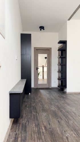 Sludinājumi. Izzīrē 4 istabu dzīvokli otrajā stāvā privātmājā tuvajā Pārdaugavā ar bezmaksas slēgtu Cena: 750 EUR/mēn Foto #8