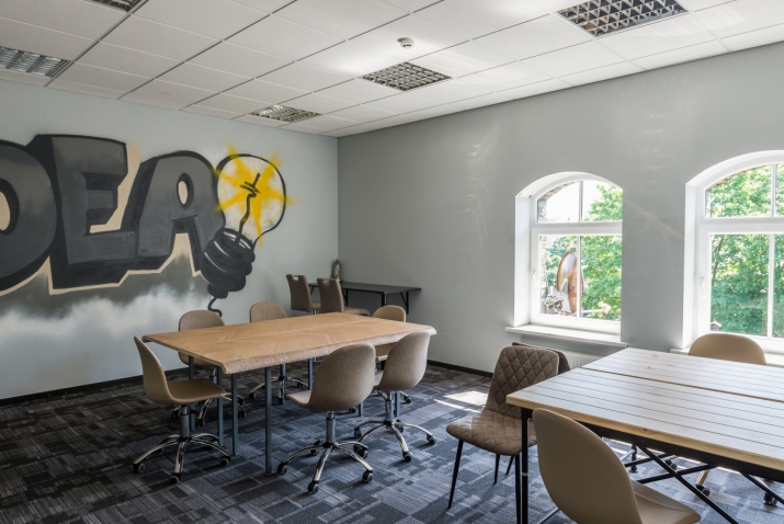 Объявление. Полностью оборудованный офис на 6 рабочих мест  Предлагаем полностью меблированный и оснащённый Цена: 995 EUR/мес. Foto #3