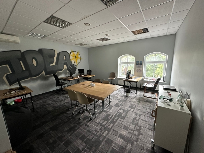 Объявление. Полностью оборудованный офис на 6 рабочих мест  Предлагаем полностью меблированный и оснащённый Цена: 995 EUR/мес. Foto #1