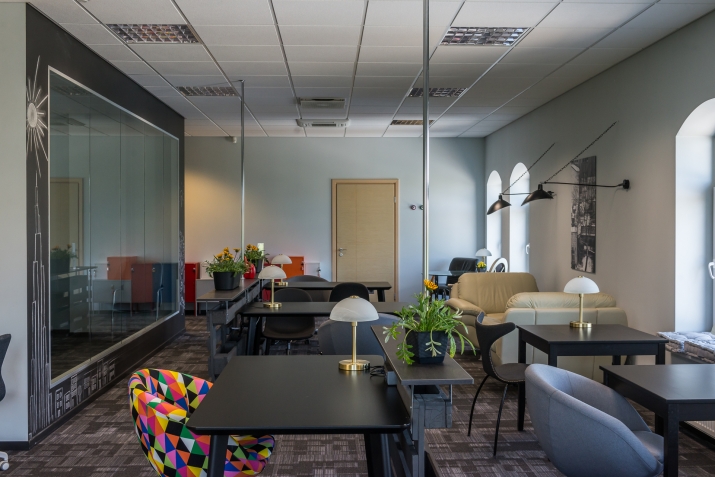 Объявление. Полностью оборудованный офис на 6 рабочих мест  Предлагаем полностью меблированный и оснащённый Цена: 995 EUR/мес. Foto #4