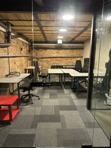 Объявление. Полностью оборудованный офис на 6 рабочих мест  Предлагаем полностью меблированный и оснащённый Цена: 995 EUR/мес. Foto #2