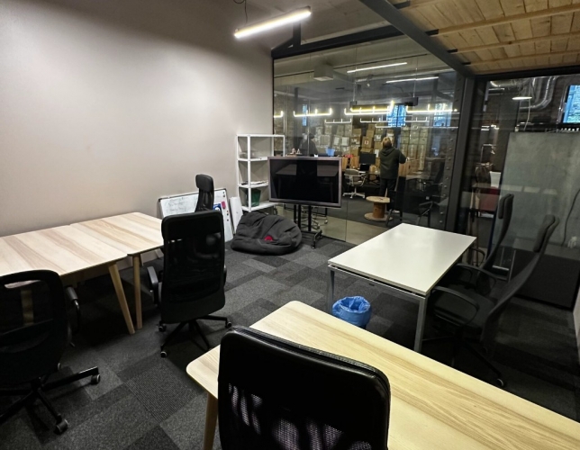 Объявление. Полностью оборудованный офис на 4 рабочих мест  Предлагаем полностью меблированный и оснащённый Цена: 800 EUR/мес. Foto #4