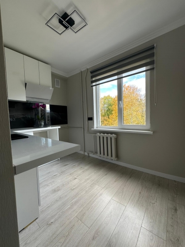 Sludinājumi. Pārdodu gaišu un siltu dzīvokli pēc remonta, zeme īpašumā.  Dzīvoklis atrodas ērtā vietā: blakus Cena: 84000 EUR Foto #3