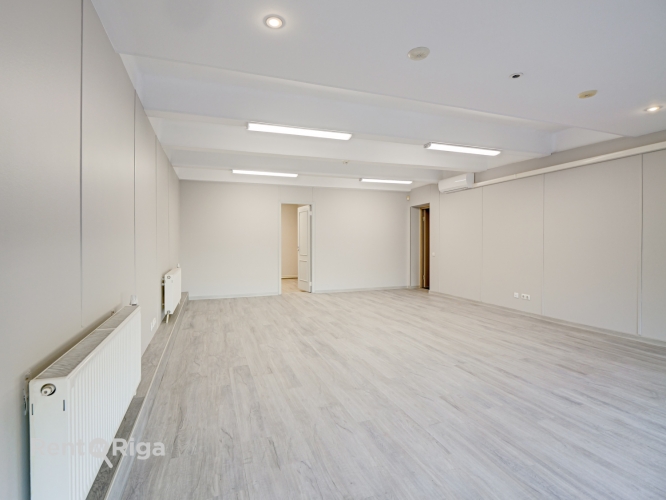 Sludinājumi. IZNOMĀ BIROJU KRASTA BIROJOS, MAZĀ KRASTA IELĀ 83, RĪGĀ  Biroja telpas 51.6 m platībā modernā Cena: 310 EUR/mēn Foto #2