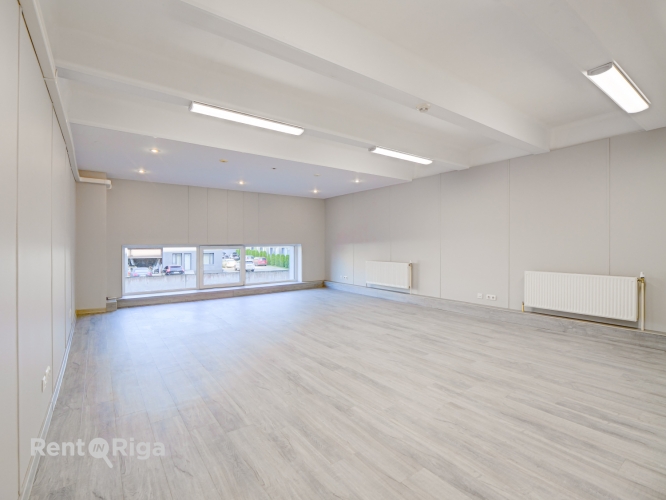 Sludinājumi. IZNOMĀ BIROJU KRASTA BIROJOS, MAZĀ KRASTA IELĀ 83, RĪGĀ  Biroja telpas 51.6 m platībā modernā Cena: 310 EUR/mēn Foto #1