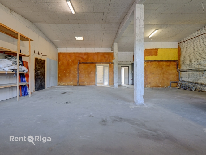 Sludinājumi. Izīrē apkurināmas telpas ar rampu un ofisu!  Telpas piemērotas: + Darbnīcai + Noliktavai + Cena: 900 EUR/mēn Foto #4