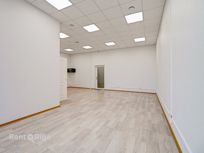 Sludinājumi. Iznomā biroja telpas biroju ēkā Dienvidu tilta rajonā, netālu no tirdzniecības centra Akropole Cena: 508 EUR/mēn Foto #3