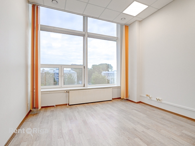 Sludinājumi. Iznomā biroja telpas biroju ēkā Dienvidu tilta rajonā, netālu no tirdzniecības centra Akropole Cena: 508 EUR/mēn Foto #4