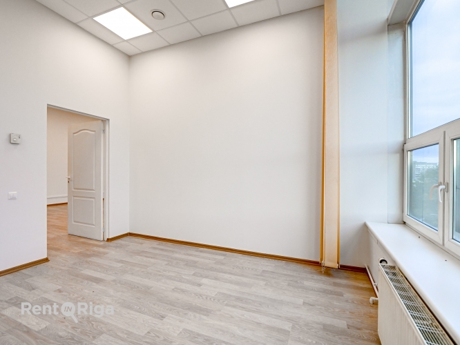 Sludinājumi. Iznomā biroja telpas biroju ēkā Dienvidu tilta rajonā, netālu no tirdzniecības centra Akropole Cena: 508 EUR/mēn Foto #5