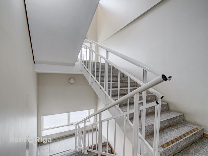 Sludinājumi. Iznomā biroja telpas biroju ēkā Dienvidu tilta rajonā, netālu no tirdzniecības centra Akropole Cena: 508 EUR/mēn Foto #9