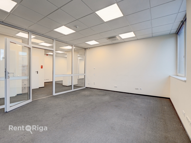 Sludinājumi. Iznomā biroja telpas biroju ēkā Dienvidu tilta rajonā, netālu no tirdzniecības centra Akropole Cena: 650 EUR/mēn Foto #4