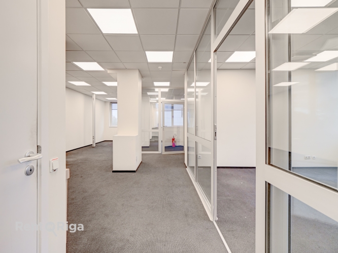 Sludinājumi. Iznomā biroja telpas biroju ēkā Dienvidu tilta rajonā, netālu no tirdzniecības centra Akropole Cena: 650 EUR/mēn Foto #6