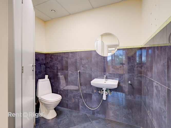 Sludinājumi. Iznomā biroja telpas biroju ēkā Dienvidu tilta rajonā, netālu no tirdzniecības centra Akropole Cena: 650 EUR/mēn Foto #7