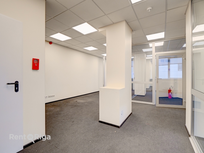 Sludinājumi. Iznomā biroja telpas biroju ēkā Dienvidu tilta rajonā, netālu no tirdzniecības centra Akropole Cena: 650 EUR/mēn Foto #8