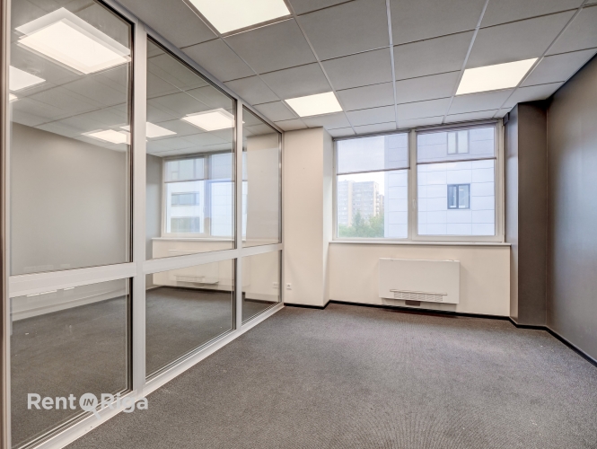 Sludinājumi. Iznomā biroja telpas biroju ēkā Dienvidu tilta rajonā, netālu no tirdzniecības centra Akropole Cena: 650 EUR/mēn Foto #1