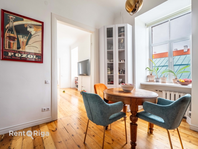 Sludinājumi. Piedāvājumā ekskluzīvs un mājīgs dzīvoklis 60 m platībā, kas apvieno vēsturisko šarmu ar Cena: 850 EUR/mēn Foto #1