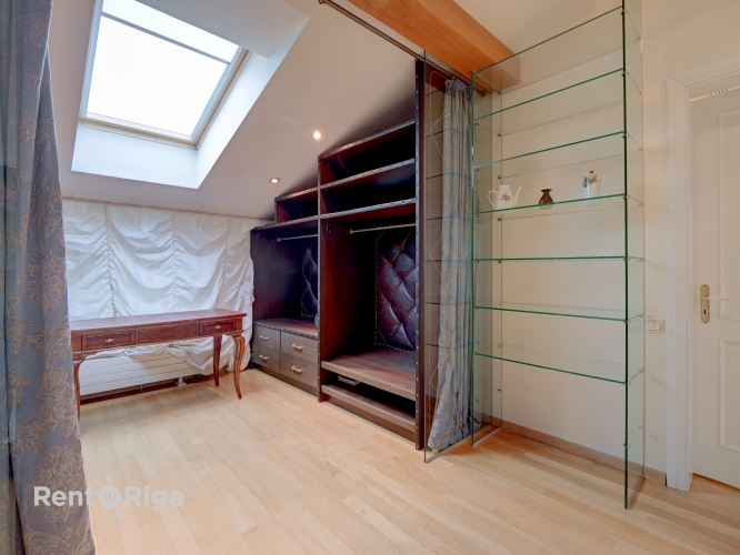 Sludinājumi. Komfortabls un mājīgs dzīvoklis Blaumaņa ielā, pašā Rīgas centrā. Ēka ir aprīkota ar Cena: 1200 EUR/mēn Foto #8