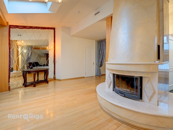 Sludinājumi. Komfortabls un mājīgs dzīvoklis Blaumaņa ielā, pašā Rīgas centrā. Ēka ir aprīkota ar Cena: 1200 EUR/mēn Foto #4
