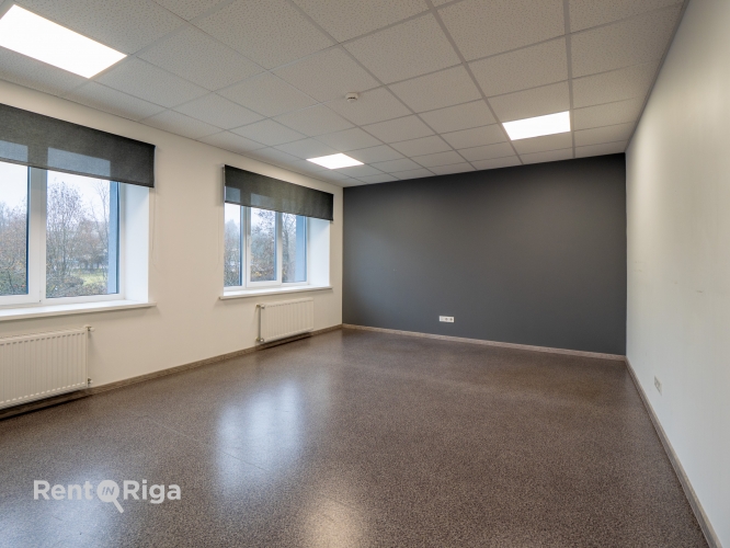 Sludinājumi. Izīrē nelielu biroju ēkas kabinetu Iļģuciemā. Pieejami dažāda veida un platību kabineti.   Kopējā Cena: 185 EUR/mēn Foto #2