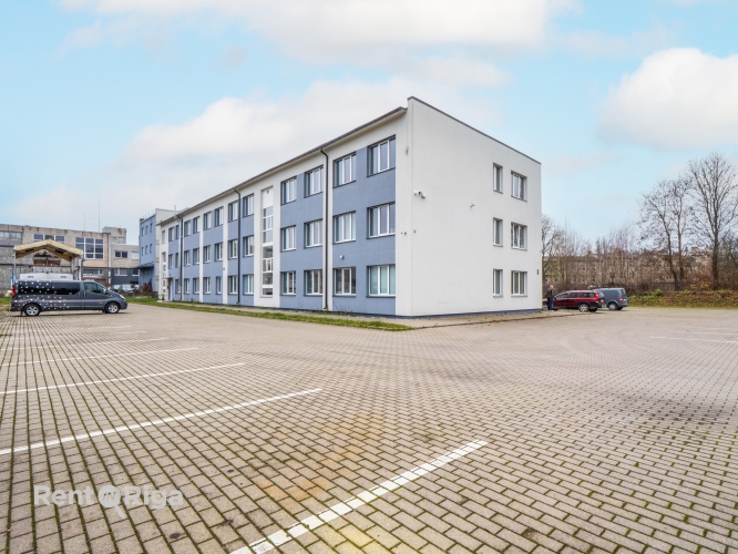 Sludinājumi. Izīrē nelielu biroju ēkas kabinetu Iļģuciemā. Pieejami dažāda veida un platību kabineti.   Kopējā Cena: 185 EUR/mēn Foto #1