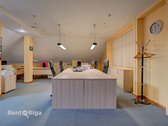 Sludinājumi. Biroja telpas ar perfektu lokāciju un ērtu piekļuvi  Pirms Salu tilta, centra virzienā.  Piedāvājam Cena: 756 EUR/mēn Foto #8