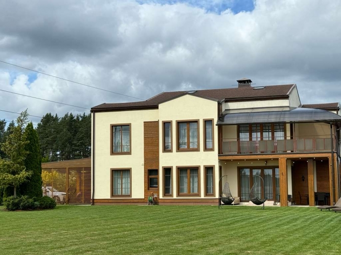 Sludinājumi. Tiek pārdota kvalitatīvi būvēta un pilnībā aprīkota dvīņu māja ar labiekārtotu teritoriju Ķekavā.  Cena: 259000 EUR Foto #1