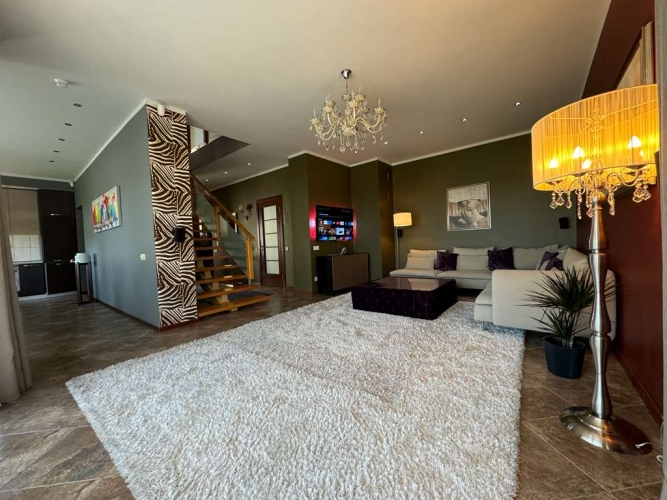 Sludinājumi. Tiek pārdota kvalitatīvi būvēta un pilnībā aprīkota dvīņu māja ar labiekārtotu teritoriju Ķekavā.  Cena: 259000 EUR Foto #8