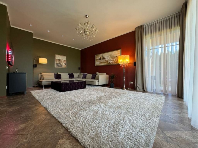 Sludinājumi. Tiek pārdota kvalitatīvi būvēta un pilnībā aprīkota dvīņu māja ar labiekārtotu teritoriju Ķekavā.  Cena: 259000 EUR Foto #7