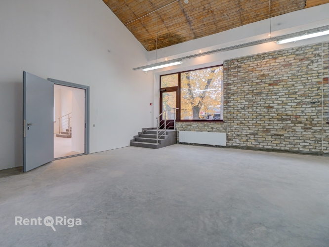 Sludinājumi. Jaunas, plašas un modernas telpas Klusajā centrā  Piedāvājam nomai mūsdienīgas un stilīgas Cena: 3928 EUR/mēn Foto #4