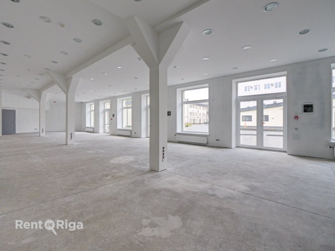 Sludinājumi. Jaunas, plašas un modernas telpas Klusajā centrā.  Piedāvājam nomai mūsdienīgas un stilīgas Cena: 2516 EUR/mēn Foto #1