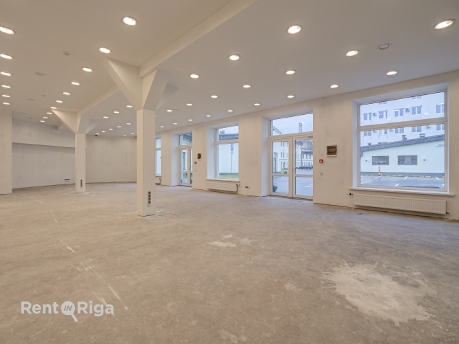 Sludinājumi. Jaunas, plašas un modernas telpas Klusajā centrā.  Piedāvājam nomai mūsdienīgas un stilīgas Cena: 2516 EUR/mēn Foto #2