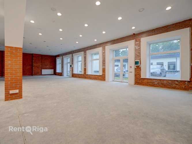 Sludinājumi. Jaunas, plašas un modernas telpas Klusajā centrā.  Piedāvājam nomai mūsdienīgas un stilīgas Cena: 1610 EUR/mēn Foto #1