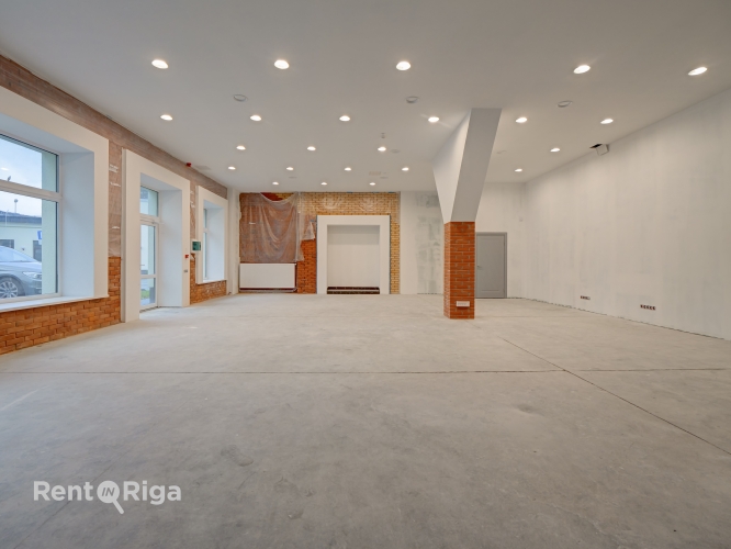 Sludinājumi. Jaunas, plašas un modernas telpas Klusajā centrā.  Piedāvājam nomai mūsdienīgas un stilīgas Cena: 1610 EUR/mēn Foto #2