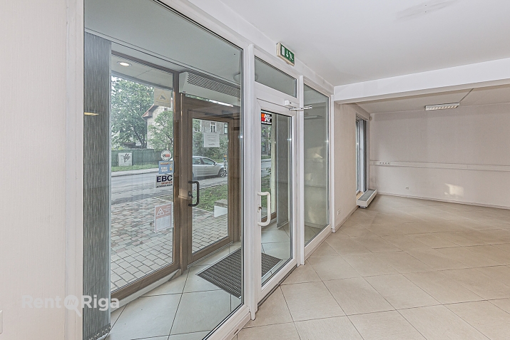 Sludinājumi. Plaša pielietojuma telpas Čiekurkalnā.   Piedāvājam nomai gaišas un plašas telpas ēkas pirmajā Cena: 695 EUR/mēn Foto #5