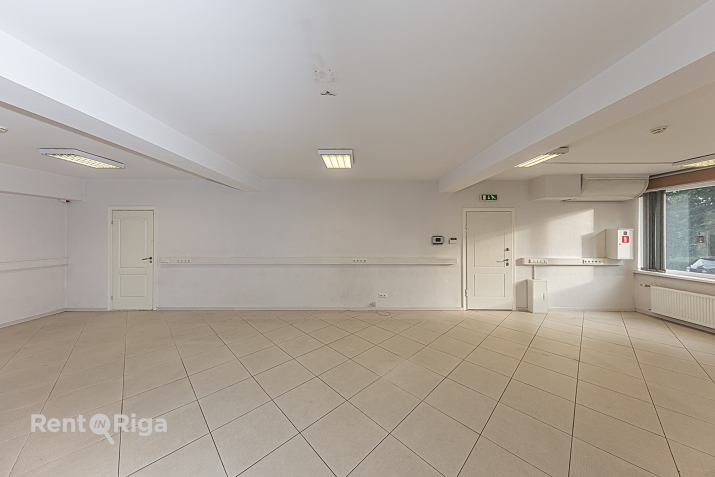 Sludinājumi. Plaša pielietojuma telpas Čiekurkalnā.   Piedāvājam nomai gaišas un plašas telpas ēkas pirmajā Cena: 695 EUR/mēn Foto #7