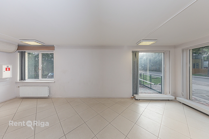 Sludinājumi. Plaša pielietojuma telpas Čiekurkalnā.   Piedāvājam nomai gaišas un plašas telpas ēkas pirmajā Cena: 695 EUR/mēn Foto #8