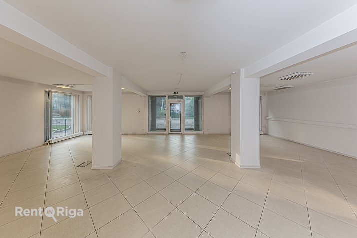 Sludinājumi. Plaša pielietojuma telpas Čiekurkalnā.   Piedāvājam nomai gaišas un plašas telpas ēkas pirmajā Cena: 695 EUR/mēn Foto #2