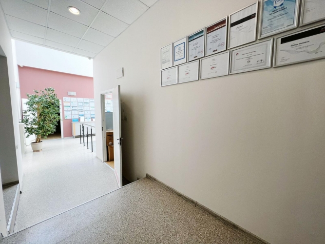 Sludinājumi. Iznomā biroja telpas biroju ēkā!  Telpas ir pilnībā atbrīvotas. Bez mēbelēm. Ir iespēja pielāgot Cena: 1952 EUR/mēn Foto #6