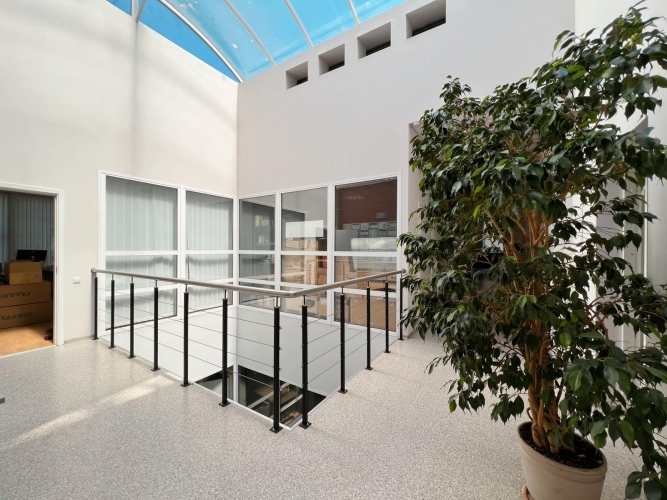 Sludinājumi. Iznomā biroja telpas biroju ēkā!  Telpas ir pilnībā atbrīvotas. Bez mēbelēm. Ir iespēja pielāgot Cena: 1952 EUR/mēn Foto #7